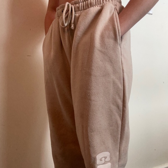High rise beige sweatpants with elastic hemp on ankles and waist. - Picture 2 of 6